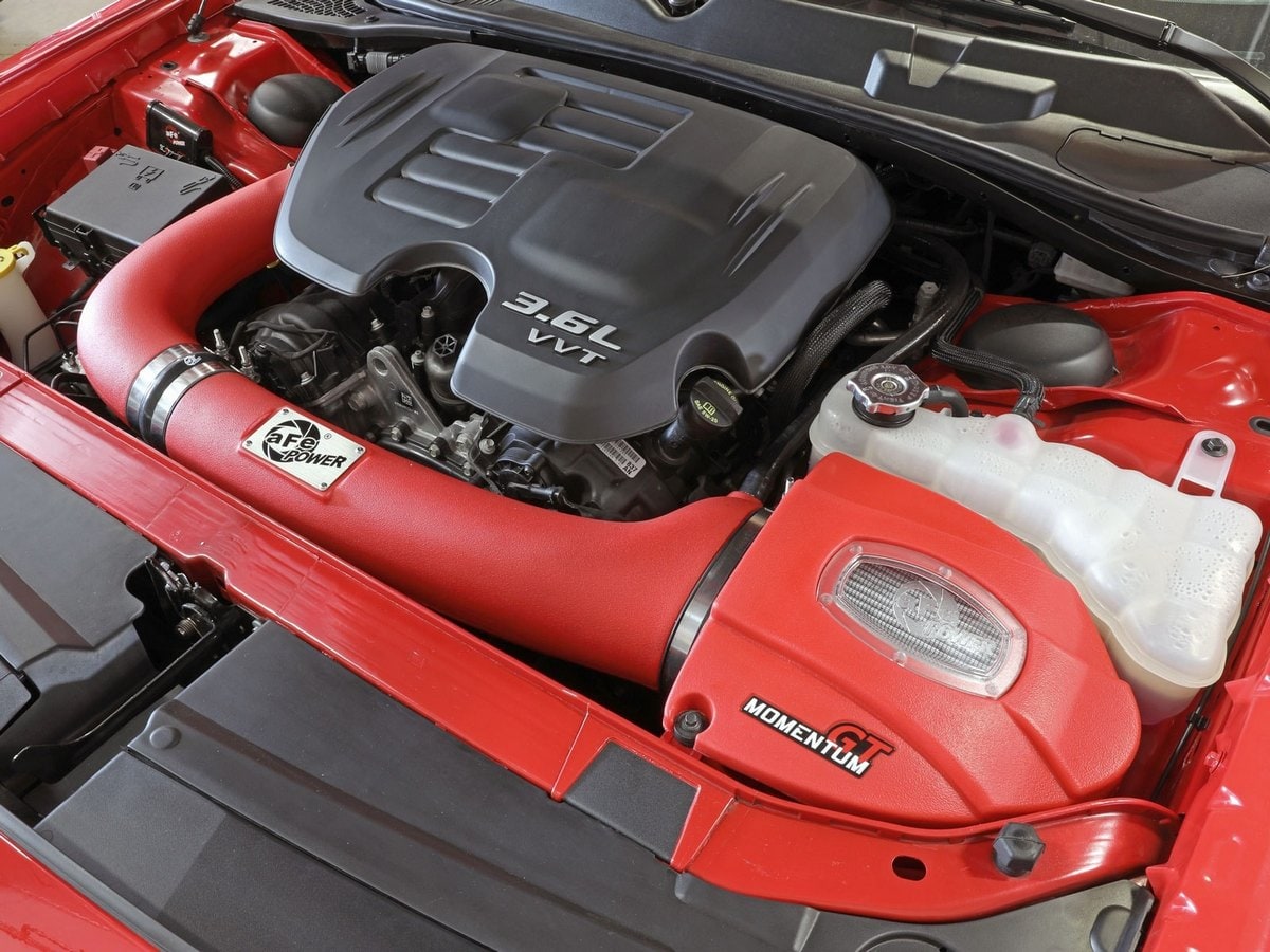 Система холодного впуска Momentum GT Red Edition, с фильтром Pro DRY S для Dodge Challenger/Charger/Chrysler 300 2011–2023 V6-3.6L, AFE Power — фото 3