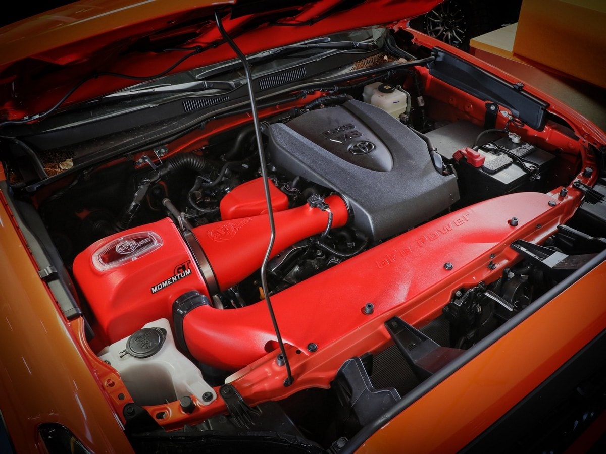 Система холодного впуска Momentum GT Red Edition, с фильтром Pro DRY S для Toyota Tacoma 2016–2023 V6-3.5L, AFE Power — фото 3