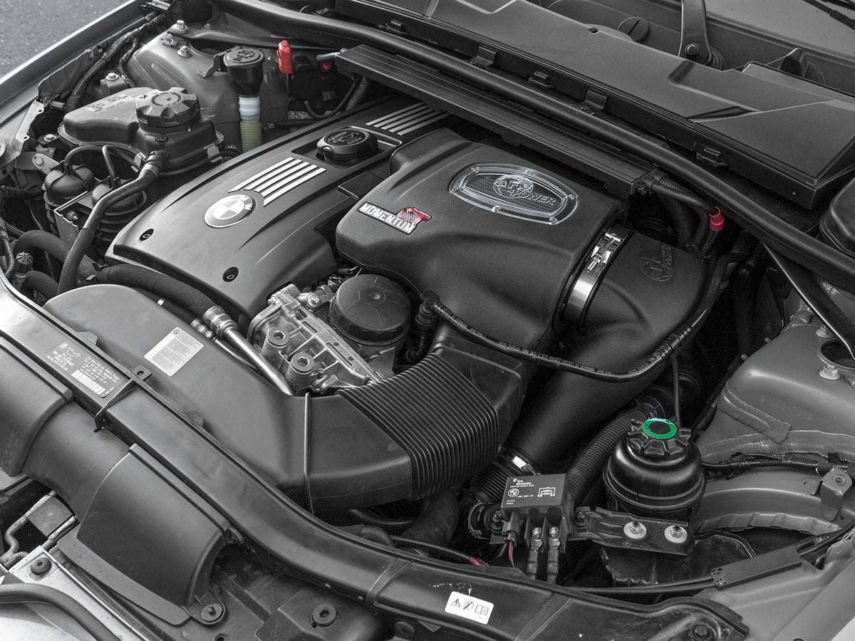 Система холодного впуска Momentum GT, с фильтром Pro DRY S для BMW 335i (E90/92/93) 2007–2010 135i (E82/88)/535i (E60/61) 2008–2010 L6-3.0L (t) N54, AFE Power — фото 2