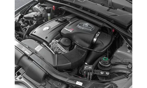 Система холодного впуска Momentum GT, с фильтром Pro DRY S для BMW 335i (E90/92/93) 2007–2010 135i (E82/88)/535i (E60/61) 2008–2010 L6-3.0L (t) N54, AFE Power — фото 2