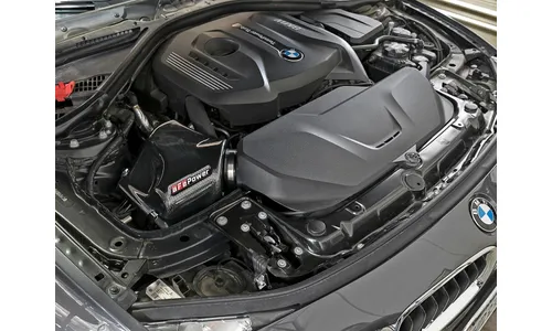 Система холодного впуска Rapid Induction, с фильтром Pro 5R, с крышкой с отделкой под углепластик для BMW 330i/430i (F3X) 2016–2020 L4-2.0L (t) B46/B48, AFE Power — фото 7