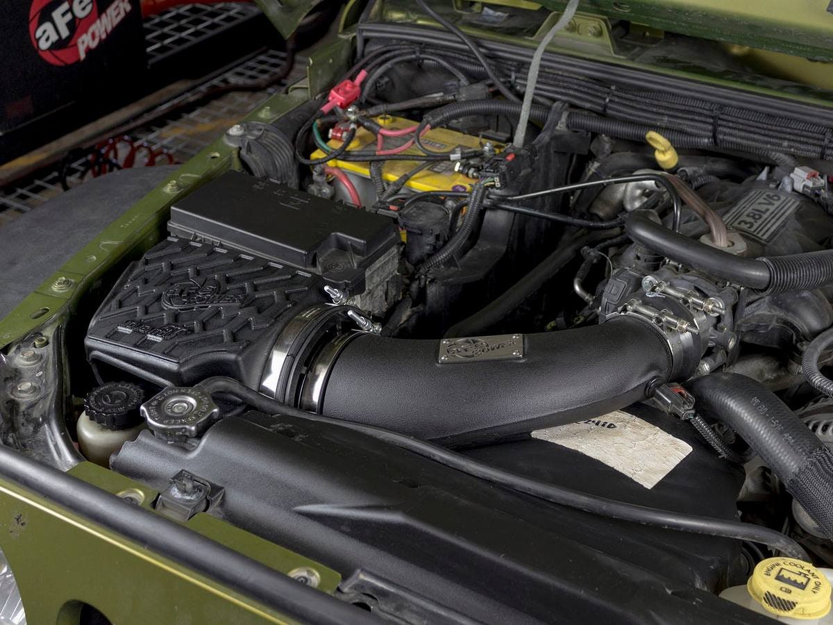 Система холодного впуска Momentum GT, с фильтром Pro 5R для Jeep Wrangler (JK) 2007–2011 V6-3.8L w/ Mechanical Fan, AFE Power — фото 2