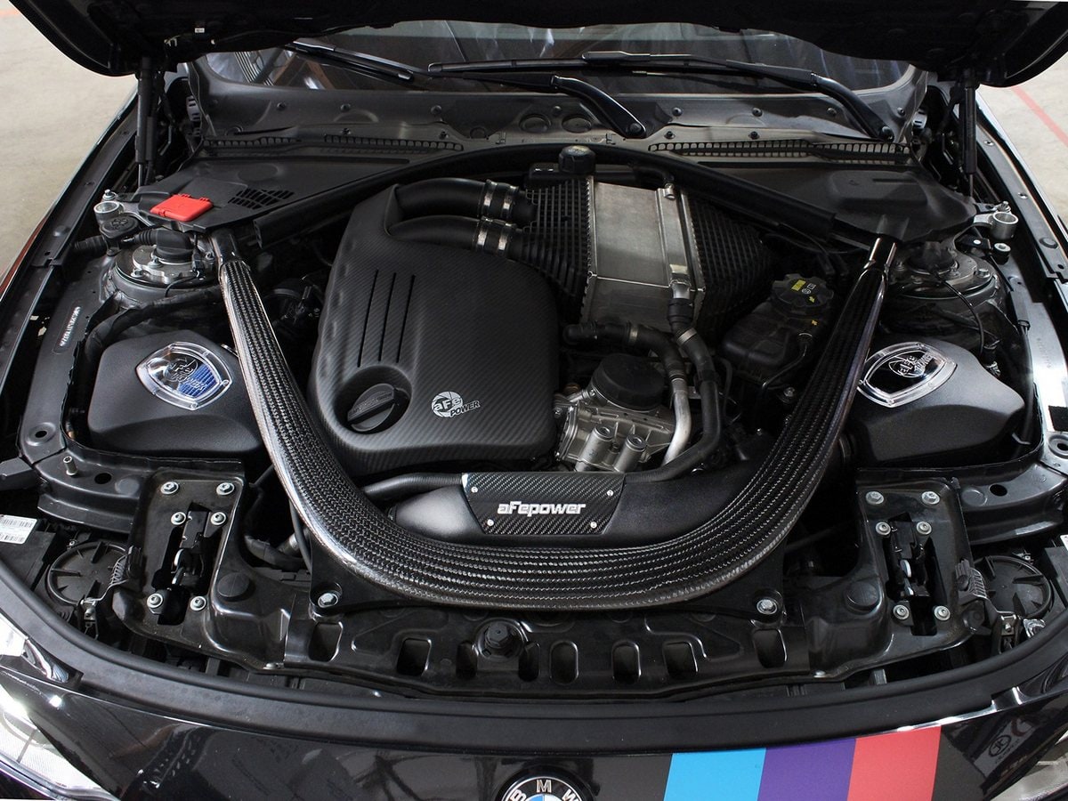 Система холодного впуска Momentum, с фильтром Pro 5R для BMW M2 Competition (F87) 2019–2021/M3/M4 (F80/82/83) 2015–2020 L6-3.0L (tt) S55, AFE Power — фото 2