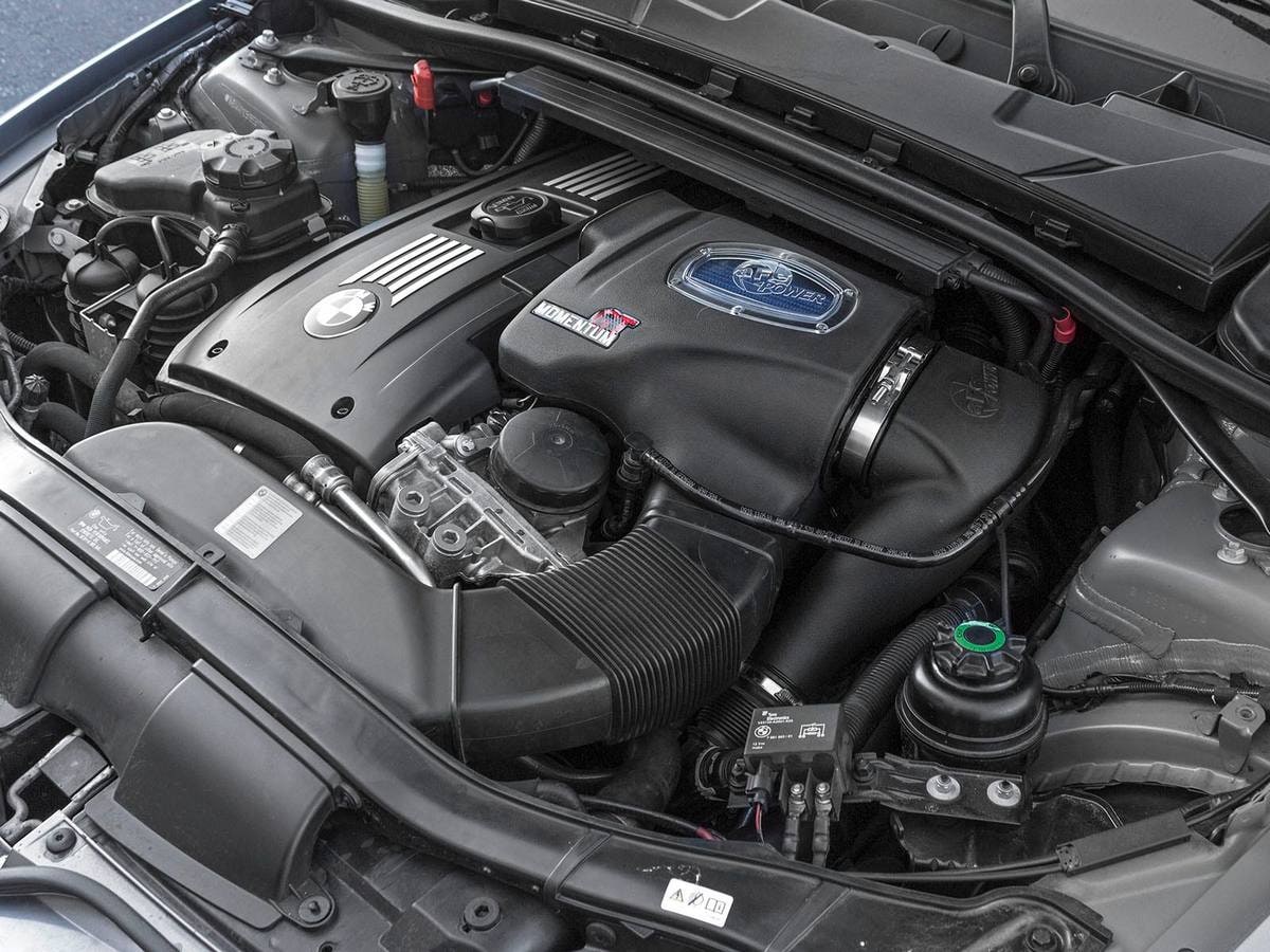 Система холодного впуска Momentum GT, с фильтром Pro 5R для BMW 335i (E90/92/93) 2007–2010 135i (E82/88)/535i (E60/61) 2008–2010 L6-3.0L (t) N54, AFE Power — фото 2