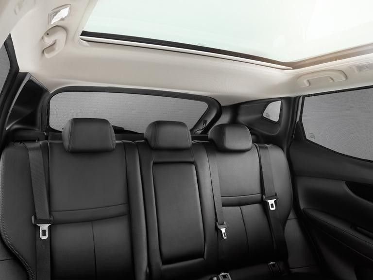 Солцезащитные сетки Nissan Qashqai 2014 на задние боковые окна — фото 1
