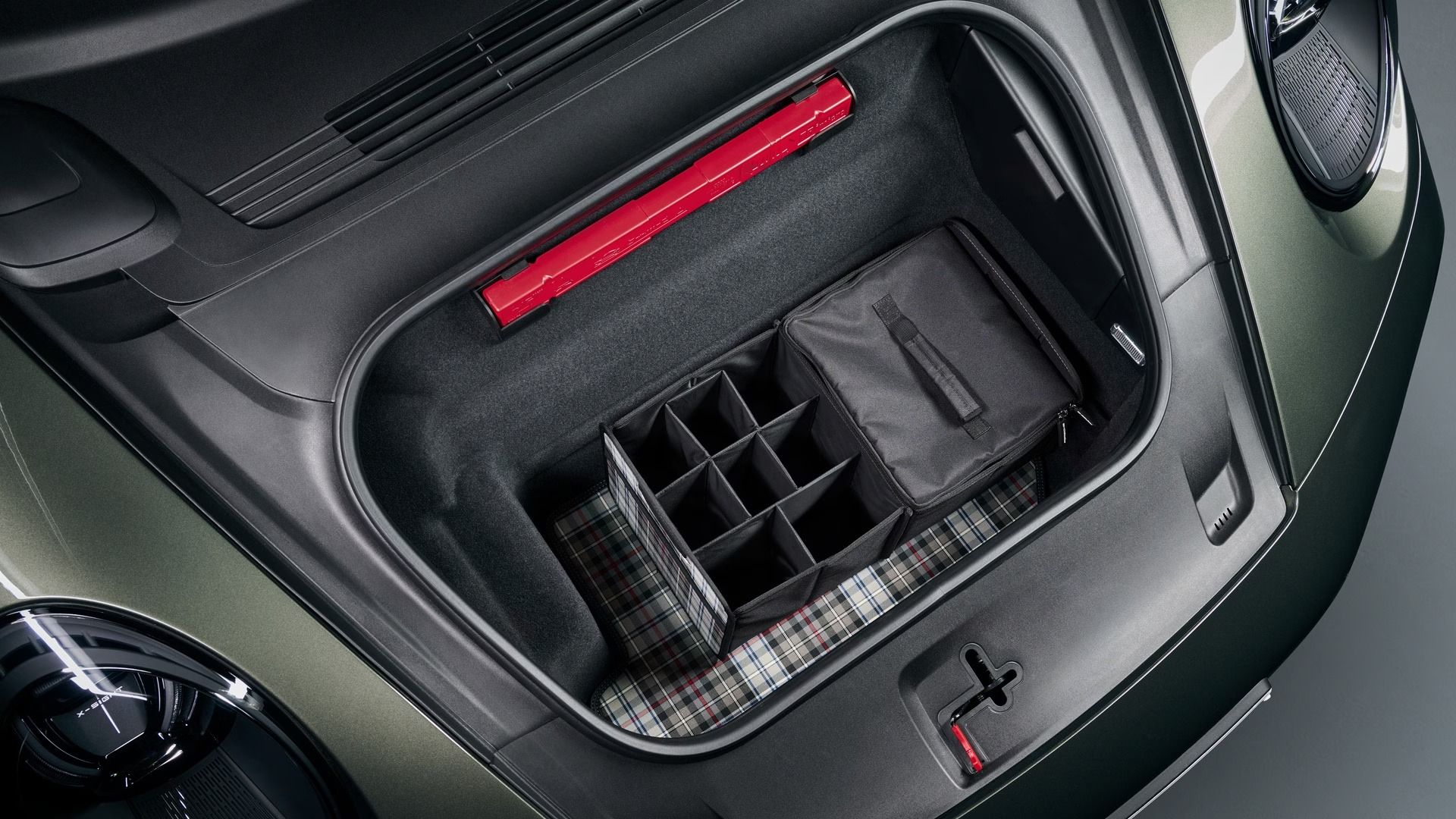 Полный комплект Складной багажник в дизайне Heritage - Turbo 50 Tartan, Багажный бокс Heritage Design - Turbo 50 Tartan, черная вставка для бутылки/сумки-холодильника для Porsche Macan II — фото 4