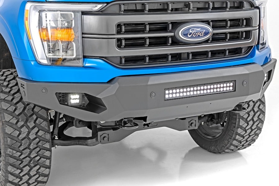 Передний бампер с увеличенным просветом, LED-свет и защитная пластина, Ford F-150 (2021–2023), Rough Country — фото 1