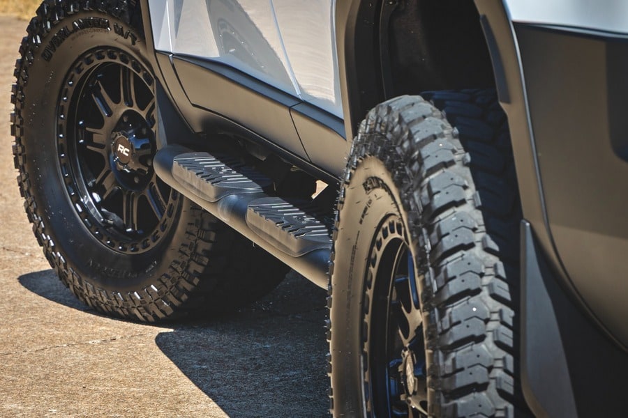 Овальные трубчатые подножки, чёрные, Toyota Land Cruiser (2024–2026), Rough Country — фото 3
