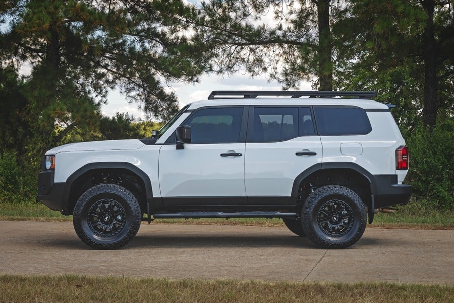 Овальные трубчатые подножки, чёрные, Toyota Land Cruiser (2024–2026), Rough Country — фото 7