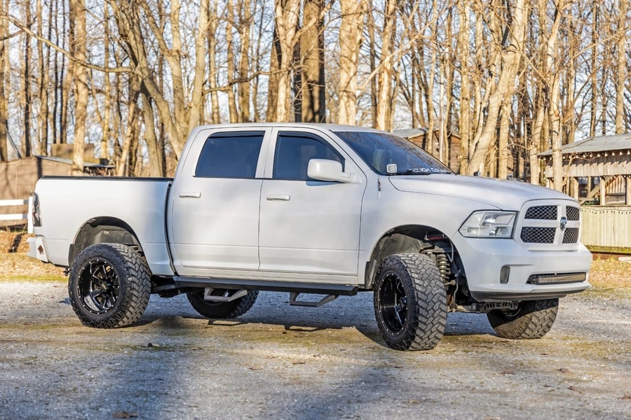 Регулируемые алюминиевые подножки SRX2, кабина Crew Cab, Rough Country — фото 6