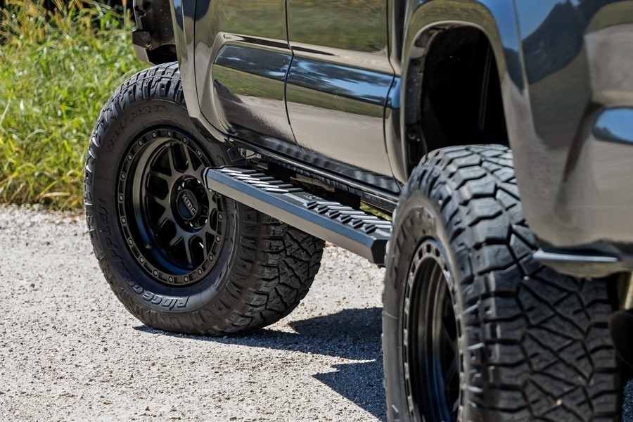 Боковые подножки BA2, кабина Double Cab, Toyota Tacoma (2005–2023), Rough Country — фото 6