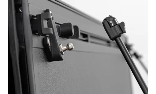 Жёсткая трёхсекционная откидная крышка грузовой платформы, грузовая платформа 1 524 мм (5 футов), Jeep Gladiator JT, Rough Country — фото 6