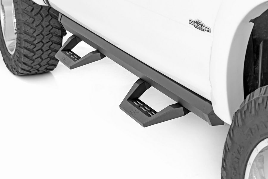 Регулируемые алюминиевые подножки SRX2, кабина Crew Cab, Rough Country — фото 1