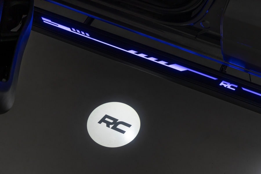 Боковые подножки с многоцветной LED-подсветкой, кабина Crew Cab, Rough Country — фото 7