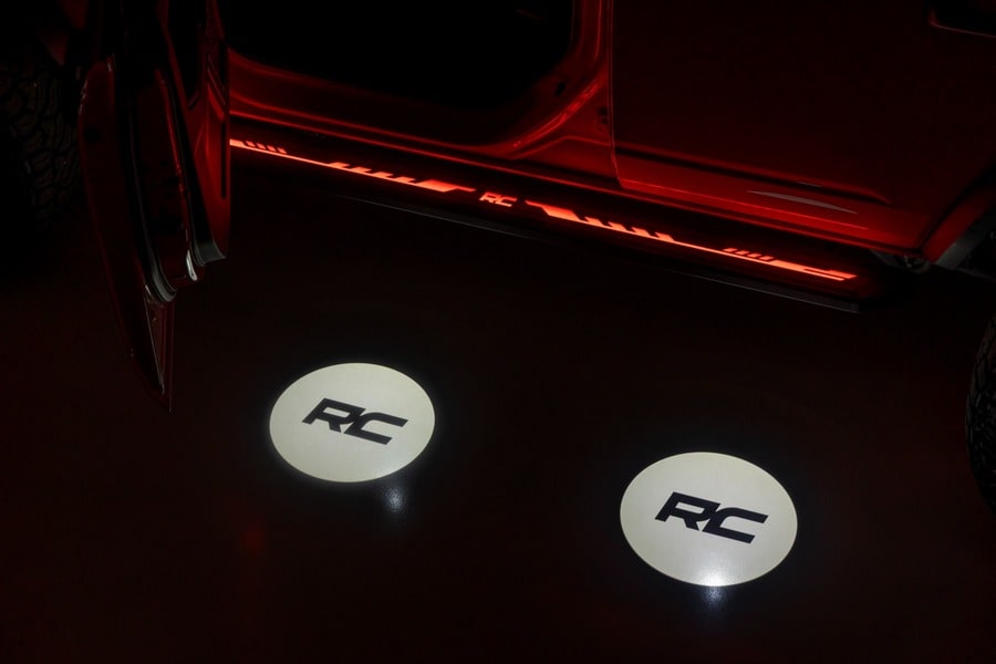 Боковые подножки с многоцветной LED-подсветкой, кабина CrewMax, Toyota Tundra III, Rough Country — фото 6