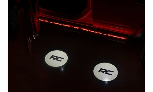 Боковые подножки с многоцветной LED-подсветкой, кабина CrewMax, Toyota Tundra III, Rough Country — фото 6