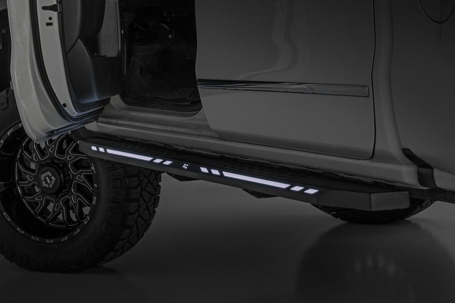 Боковые подножки AC2, янтарный и белый свет, кабина Crew Cab, Rough Country — фото 6
