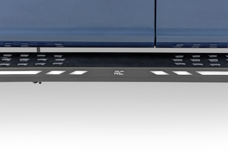 Боковые подножки AC2, янтарный и белый свет, кабина Crew Cab, Rough Country — фото 5