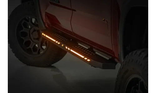 Боковые подножки AC2, янтарный и белый свет, кабина CrewMax, Toyota Tundra III, Rough Country — фото 2