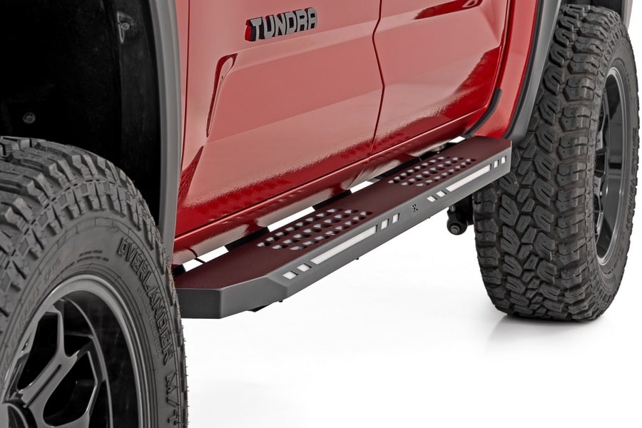 Боковые подножки AC2, янтарный и белый свет, кабина CrewMax, Toyota Tundra III, Rough Country — фото 5