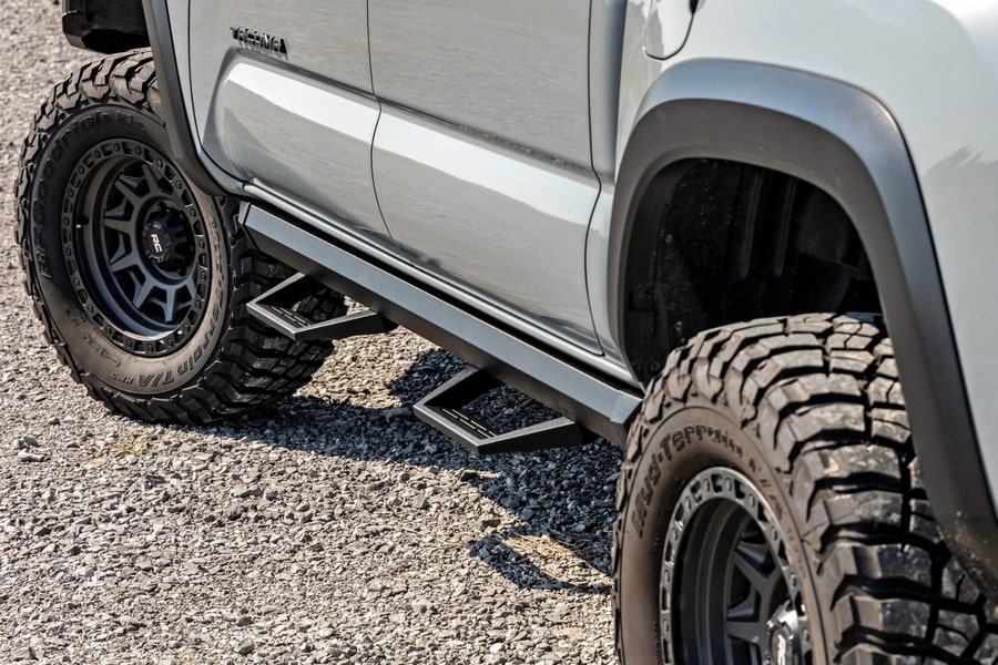 Регулируемые алюминиевые подножки SRL2, кабина Double Cab, Toyota Tacoma (2005–2023), Rough Country — фото 6