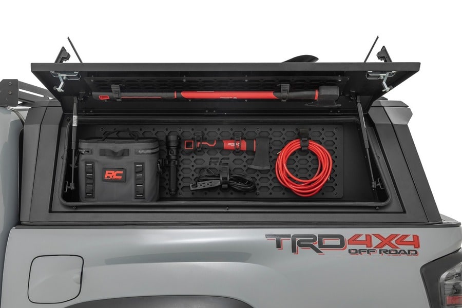 Боковой отсек кунга с панелью MOLLE, со стороны водителя, Toyota Tacoma III, Rough Country — фото 3