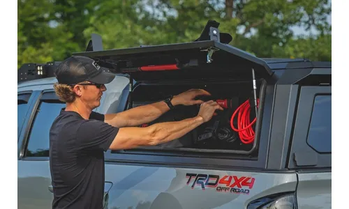 Боковой отсек кунга с панелью MOLLE, со стороны водителя, Toyota Tacoma III, Rough Country — фото 4