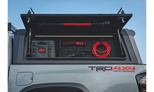 Боковой отсек кунга с панелью MOLLE, со стороны водителя, Toyota Tacoma III, Rough Country — фото 5