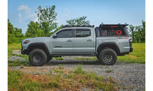 Боковой отсек кунга с панелью MOLLE, со стороны водителя, Toyota Tacoma III, Rough Country — фото 6