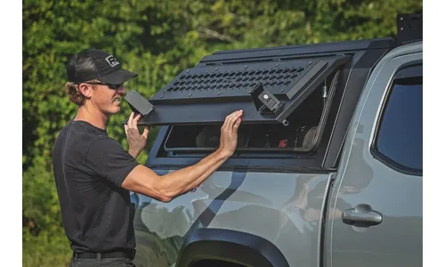 Боковой отсек кунга с полками, со стороны пассажира, Toyota Tacoma III, Rough Country — фото 4