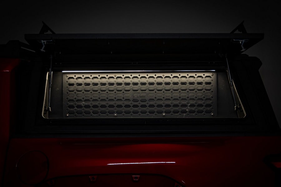 Боковой отсек кунга с панелью MOLLE, со стороны водителя, Toyota Tacoma IV, Rough Country — фото 3