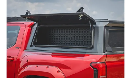 Боковой отсек кунга с панелью MOLLE, со стороны водителя, Toyota Tacoma IV, Rough Country — фото 4