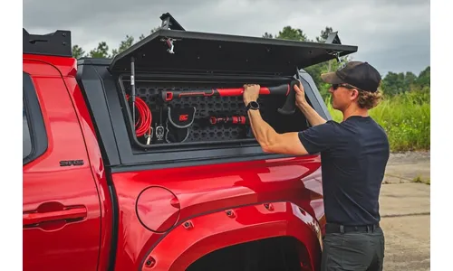 Боковой отсек кунга с панелью MOLLE, со стороны водителя, Toyota Tacoma IV, Rough Country — фото 5