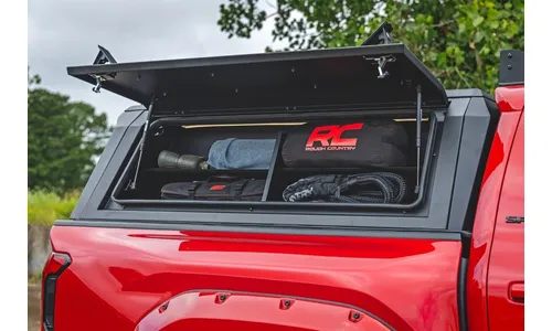 Боковой отсек кунга с полками, со стороны пассажира, Toyota Tacoma IV, Rough Country — фото 5