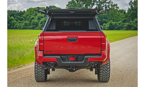 Боковой отсек кунга с полками, со стороны пассажира, Toyota Tacoma IV, Rough Country — фото 7
