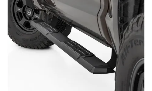Боковые подножки TR2, кабина CrewMax, Toyota Tundra (2007–2021), Rough Country — фото 1