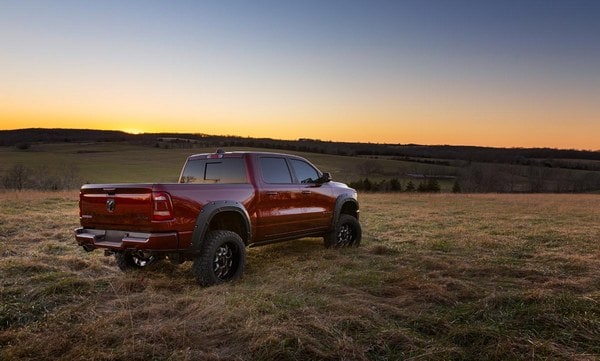 Расширители колёсных арок Defender, цвет DX8 Black, RAM 1500 DT, Rough Country — фото 7