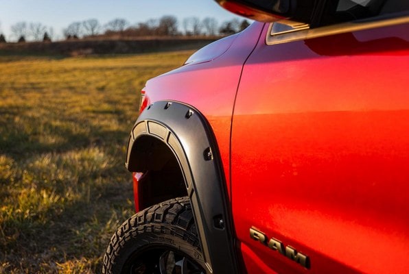 Расширители колёсных арок Defender, цвет PAU Granite Crystal, RAM 1500 DT, Rough Country — фото 4