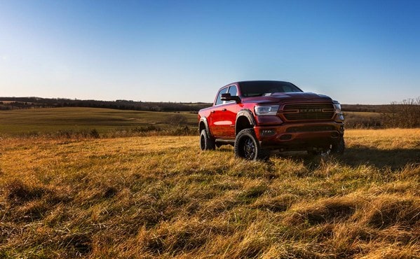 Расширители колёсных арок Defender, цвет PR4 Flame Red, RAM 1500 DT, Rough Country — фото 2