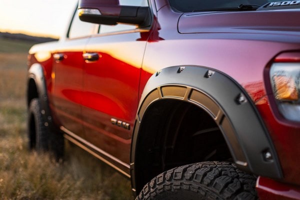 Расширители колёсных арок Defender, цвет PSC Billet Silver, RAM 1500 DT, Rough Country — фото 6