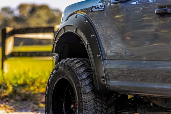 Расширители колёсных арок Defender, цвет H5 Caribou, Ford F-150 (2015–2020), Rough Country — фото 4