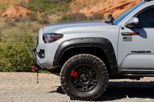 Расширители колёсных арок Defender, цвет 218 Midnight Black Metallic, Toyota Tacoma III, Rough Country — фото 3