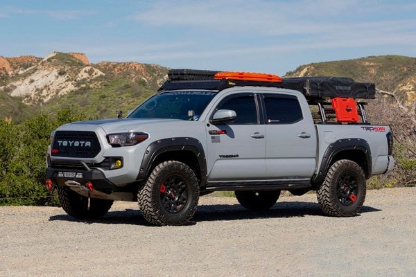 Расширители колёсных арок Defender, цвет 4X0 Inferno, Toyota Tacoma III, Rough Country — фото 2