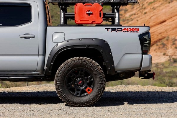 Расширители колёсных арок Defender, цвет 8T0 Blazing Blue, Toyota Tacoma III, Rough Country — фото 4