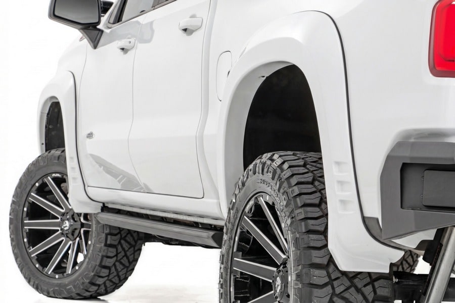 Расширители колёсных арок SF1, цвет GAZ Summit White, Chevrolet Silverado 1500 (2019–2026), Rough Country — фото 1