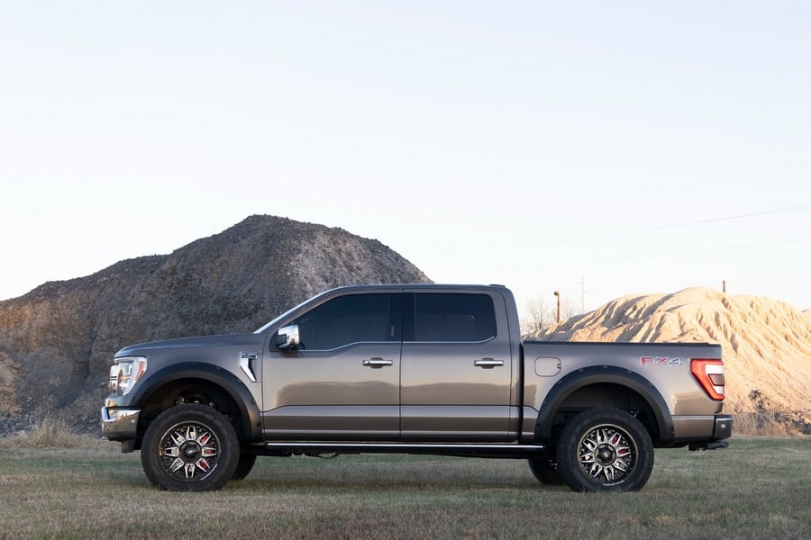Расширители колёсных арок Pocket, цвет M7 Carbonized Gray, Ford F-150 (2021–2026), Rough Country — фото 5