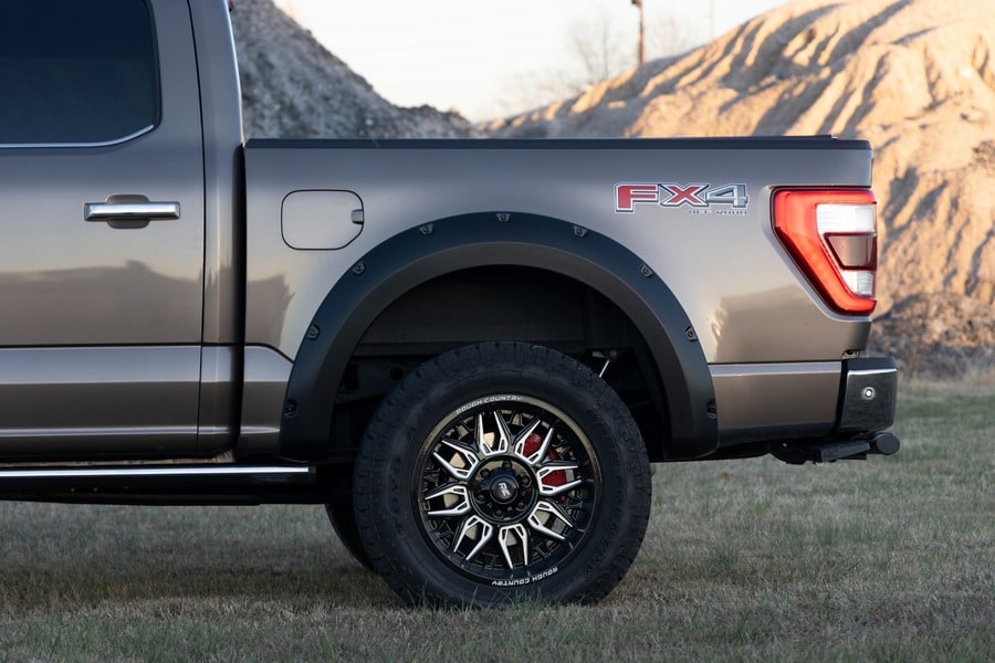 Расширители колёсных арок Pocket, цвет UM Agate Black, Ford F-150 (2021–2026), Rough Country — фото 6