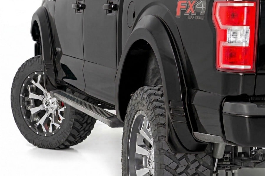 Расширители колёсных арок SF1, цвет UH Tuxedo Black Metallic, Ford F-150 (2015–2017), Rough Country — фото 1