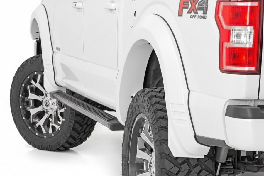 Расширители колёсных арок SF1, цвет Z1 Oxford White, Ford F-150 (2015–2017), Rough Country — фото 1