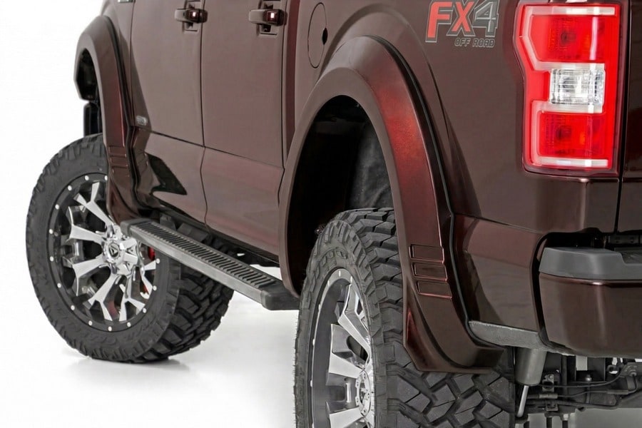 Расширители колёсных арок SF1, цвет E2 Magma Red, Ford F-150 (2018–2020), Rough Country — фото 1